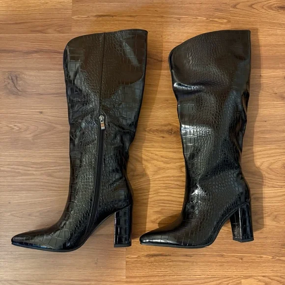 NIB Pauvaody Black Snakeskin Faux Leather Knee High Tall Pointed Heel Boots 7 - Picture 6 of 16
